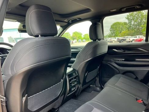 Used 2025 Jeep Grand Cherokee Laredo X w/ Luxury Tech Group I AWD/4WD image 35