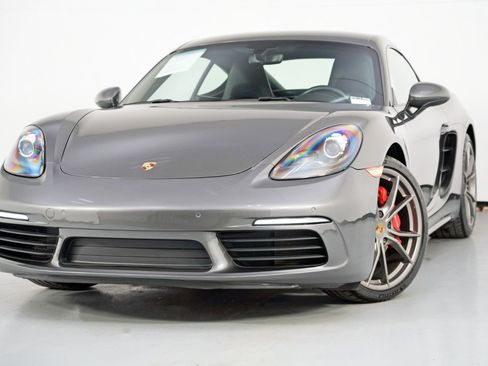 Used 2019 Porsche 718 Cayman S image 3