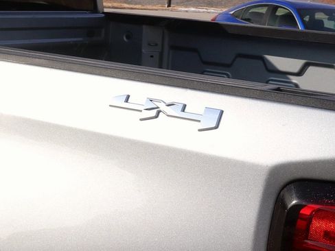 Used 2025 GMC Sierra 1500 SLT image 9