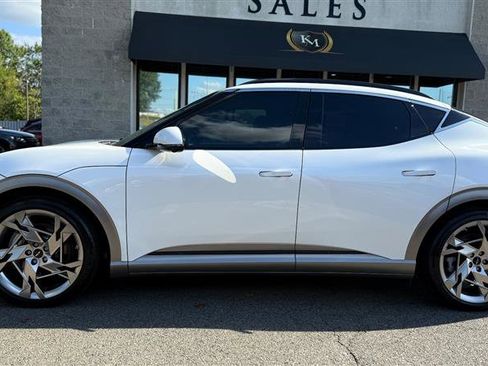 Used 2023 Genesis GV60 Performance image 2