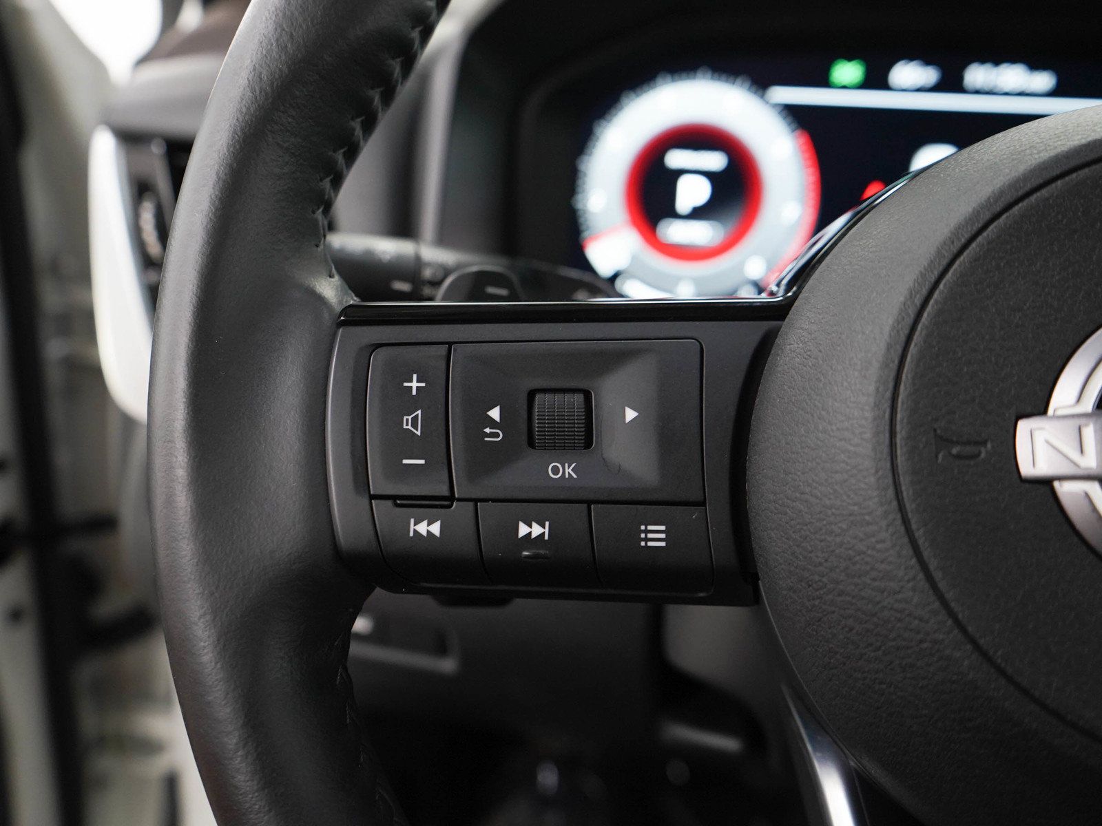 Used 2023 Nissan Rogue Platinum AWD/4WD image 26