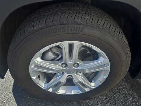 Used 2024 GMC Terrain SLE image 11