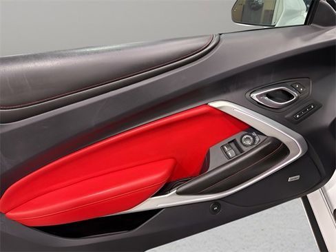 Used 2016 Chevrolet Camaro SS image 9