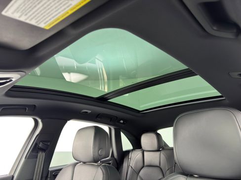 Used 2024 Porsche Macan image 12