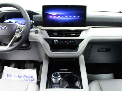New 2025 Ford Explorer Active w/ Active Comfort Package image 19