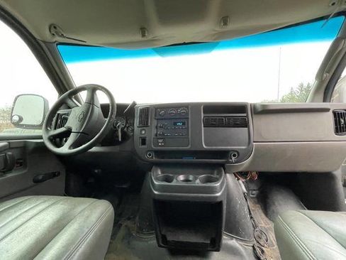 Used 2004 Chevrolet Express 2500 image 31