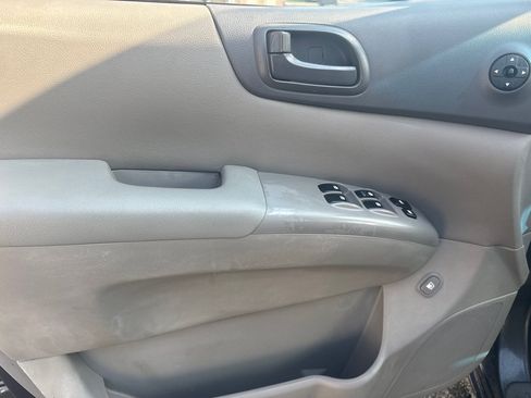 Used 2014 Kia Sedona LX w/ Power Package FWD image 17