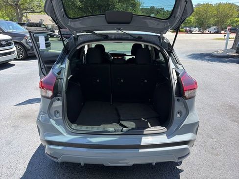 Used 2021 Nissan Kicks SV FWD image 11