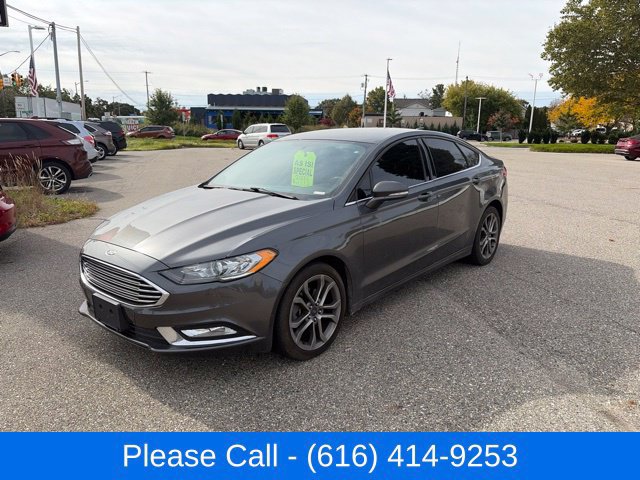 Used 2017 Ford Fusion SE w/ Equipment Group 201A FWD image 2
