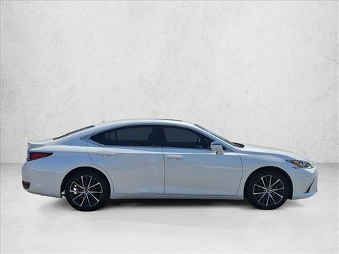 Used 2025 Lexus ES 300h w/ Premium Package FWD image 5