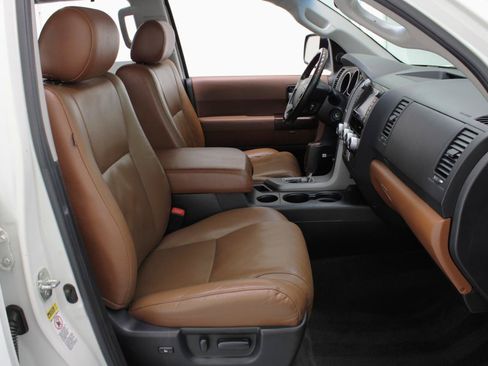 Used 2012 Toyota Sequoia Platinum AWD/4WD image 50
