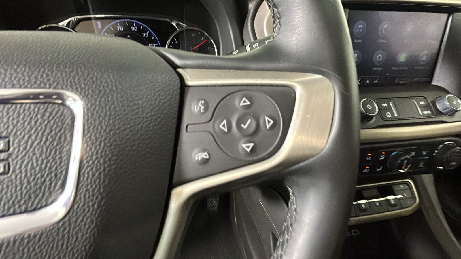 Used 2023 GMC Acadia Denali w/ Black Diamond Edition AWD/4WD image 19