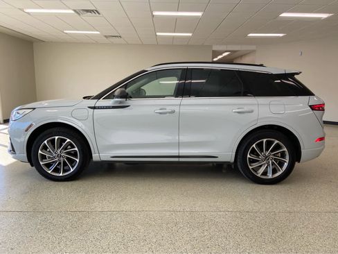 Used 2025 Lincoln Corsair Grand Touring image 13