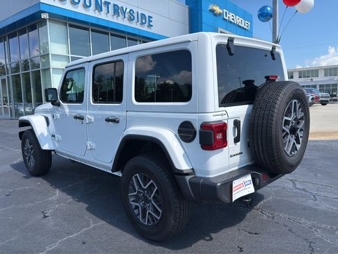 Used 2025 Jeep Wrangler Unlimited Sahara AWD/4WD image 7