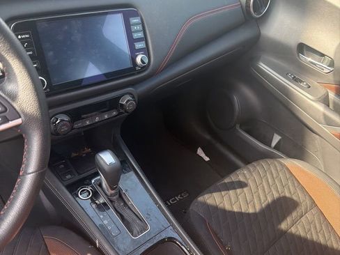 Used 2023 Nissan Kicks SR image 5
