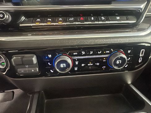 Used 2022 Chevrolet Silverado 1500 LTZ w/ LTZ Premium Package AWD/4WD image 26