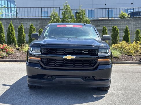 Used 2018 Chevrolet Silverado 1500 Custom w/ Custom Value Package AWD/4WD image 3