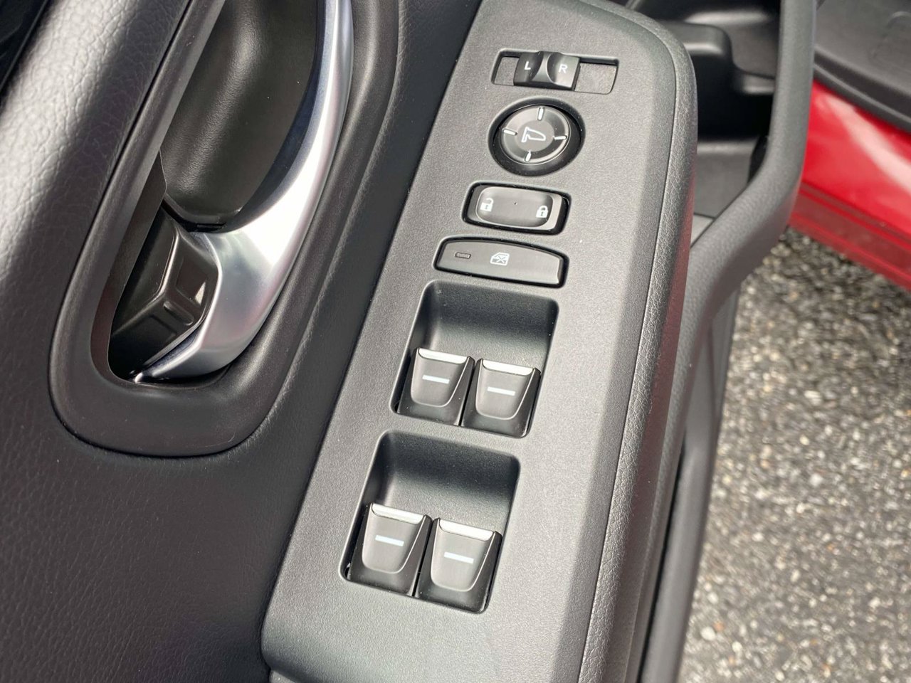 Used 2025 Honda Pilot Sport image 28