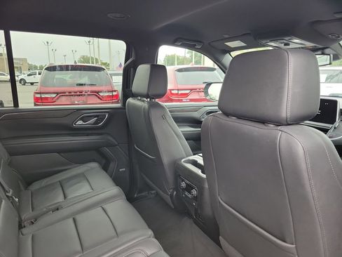 Used 2023 Chevrolet Suburban LT RWD image 32