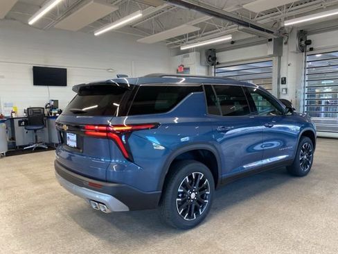 New 2026 Chevrolet Traverse LT w/ Sun and Wheel Package AWD/4WD image 5
