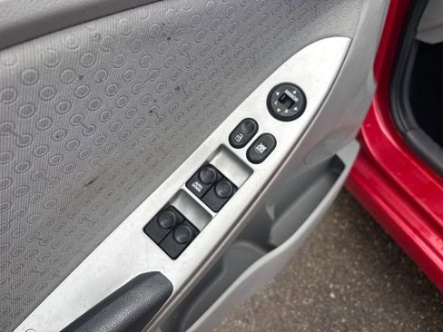 Used 2012 Hyundai Accent SE image 11