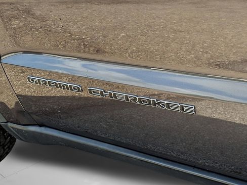 Certified 2019 Jeep Grand Cherokee Limited AWD/4WD image 31