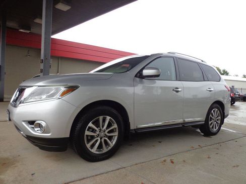 Used 2015 Nissan Pathfinder SL w/ SL Premium Package image 1