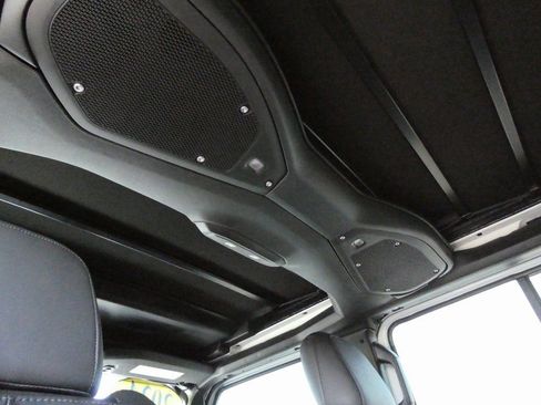 Used 2024 Jeep Wrangler Unlimited Rubicon w/ XTREMEE 35" Tire Package image 25