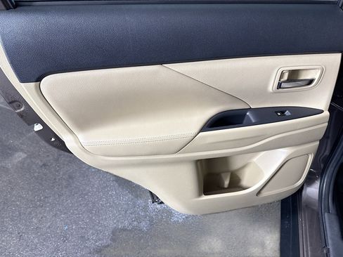 Used 2016 Mitsubishi Outlander GT image 25