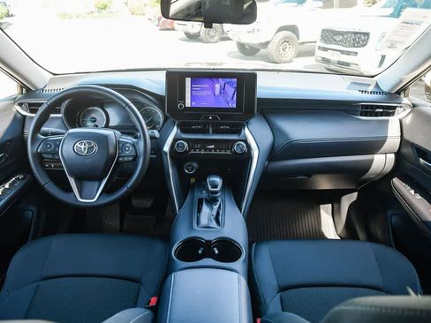 Used 2024 Toyota Venza LE AWD/4WD image 14