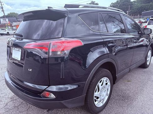 Used 2018 Toyota RAV4 LE FWD image 6