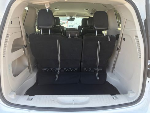 Used 2024 Chrysler Pacifica Touring-L FWD image 20