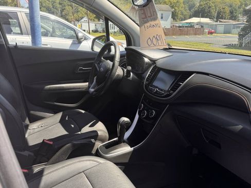 Used 2017 Chevrolet Trax LT w/ LT Convenience Package FWD image 8