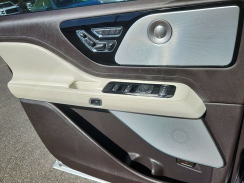 Used 2022 Lincoln Aviator Black Label w/ Dynamic Handling Package AWD/4WD image 8