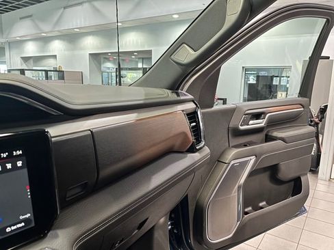 Used 2025 GMC Sierra 2500 Denali w/ Denali Reserve Package AWD/4WD image 25
