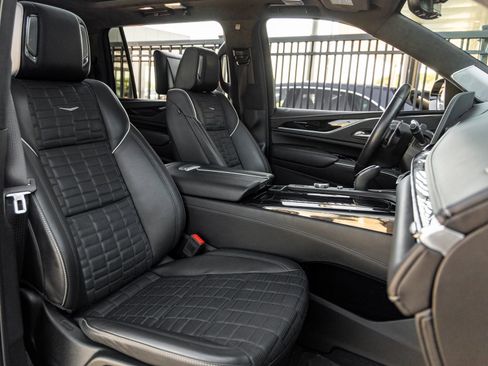 Used 2024 Cadillac Escalade ESV V AWD/4WD image 45