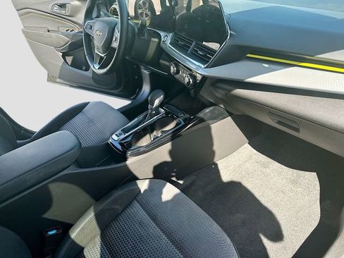 Used 2025 Chevrolet Trax LT w/ Driver Confidence Package image 34