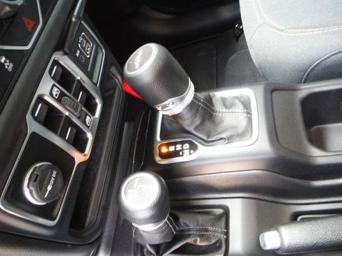 Used 2025 Jeep Gladiator Sport AWD/4WD image 40
