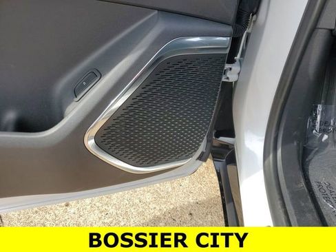 Certified 2025 GMC Acadia Denali w/ Super Cruise Package image 25