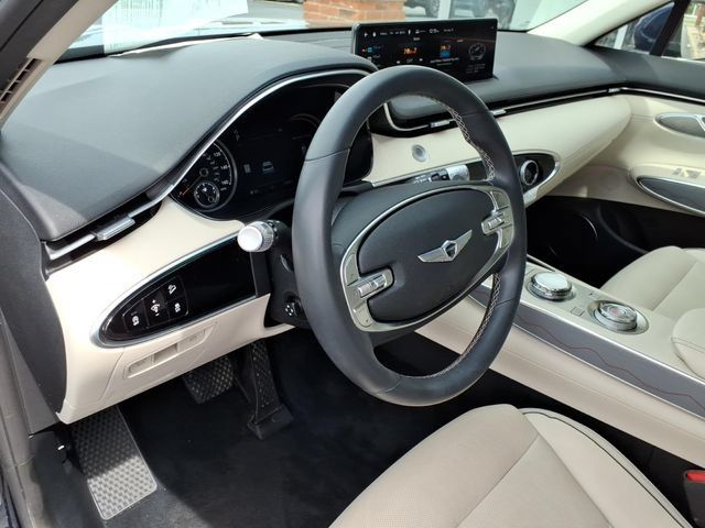 Used 2023 Genesis GV70 2.5T w/ Advanced Package AWD/4WD image 4