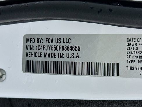 Used 2023 Jeep Grand Cherokee Summit AWD/4WD image 35