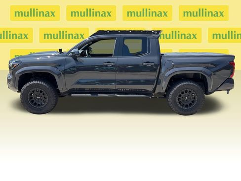 Used 2025 Toyota Tacoma TRD Sport AWD/4WD image 11
