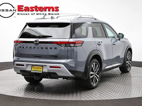 Used 2024 Nissan Pathfinder Platinum w/ Black Appearance Package AWD/4WD image 5