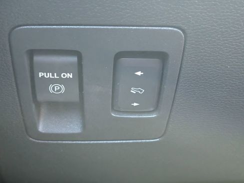 Used 2018 Ford F150 XLT w/ Equipment Group 302A Luxury AWD/4WD image 13