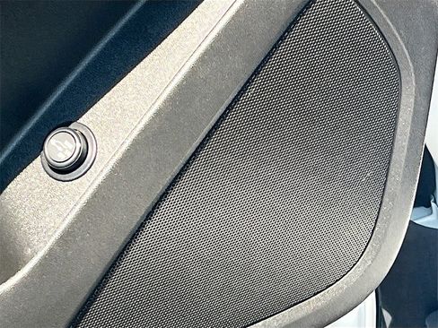 Used 2023 Chevrolet Equinox LT image 18