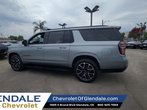 Used 2024 Chevrolet Suburban RST RWD image 6