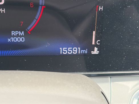 Used 2025 Chevrolet Trax LT image 39