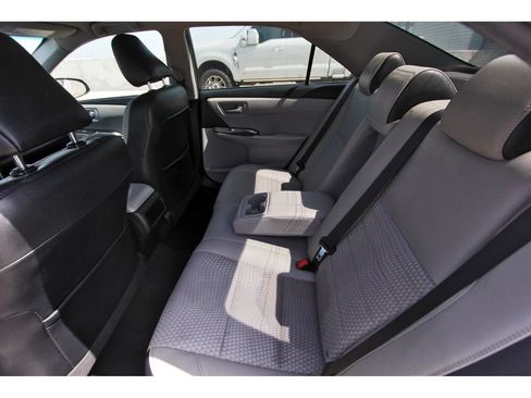 Used 2015 Toyota Camry SE FWD image 7