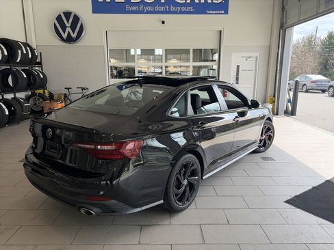 Used 2023 Volkswagen Jetta GLI Autobahn image 4