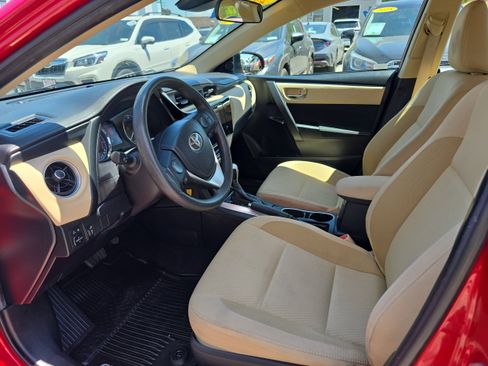 Used 2018 Toyota Corolla LE FWD image 2